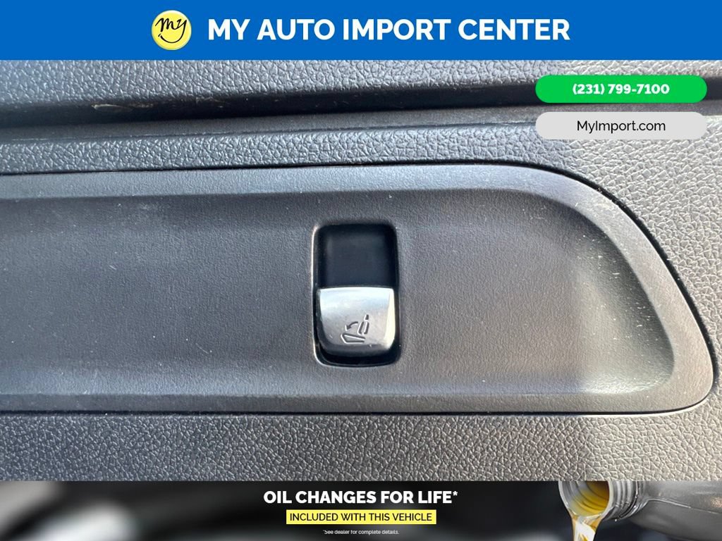 Used 2022 Mercedes-Benz GLC 300 4MATIC w/ Driver Assistance Package image 30