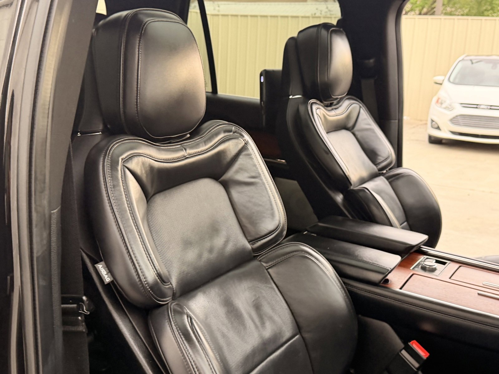 Used 2019 Lincoln Navigator Reserve image 17