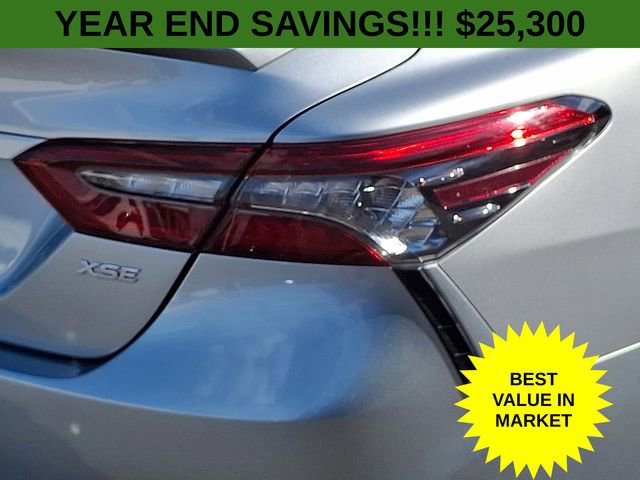 Used 2022 Toyota Camry XSE image 11