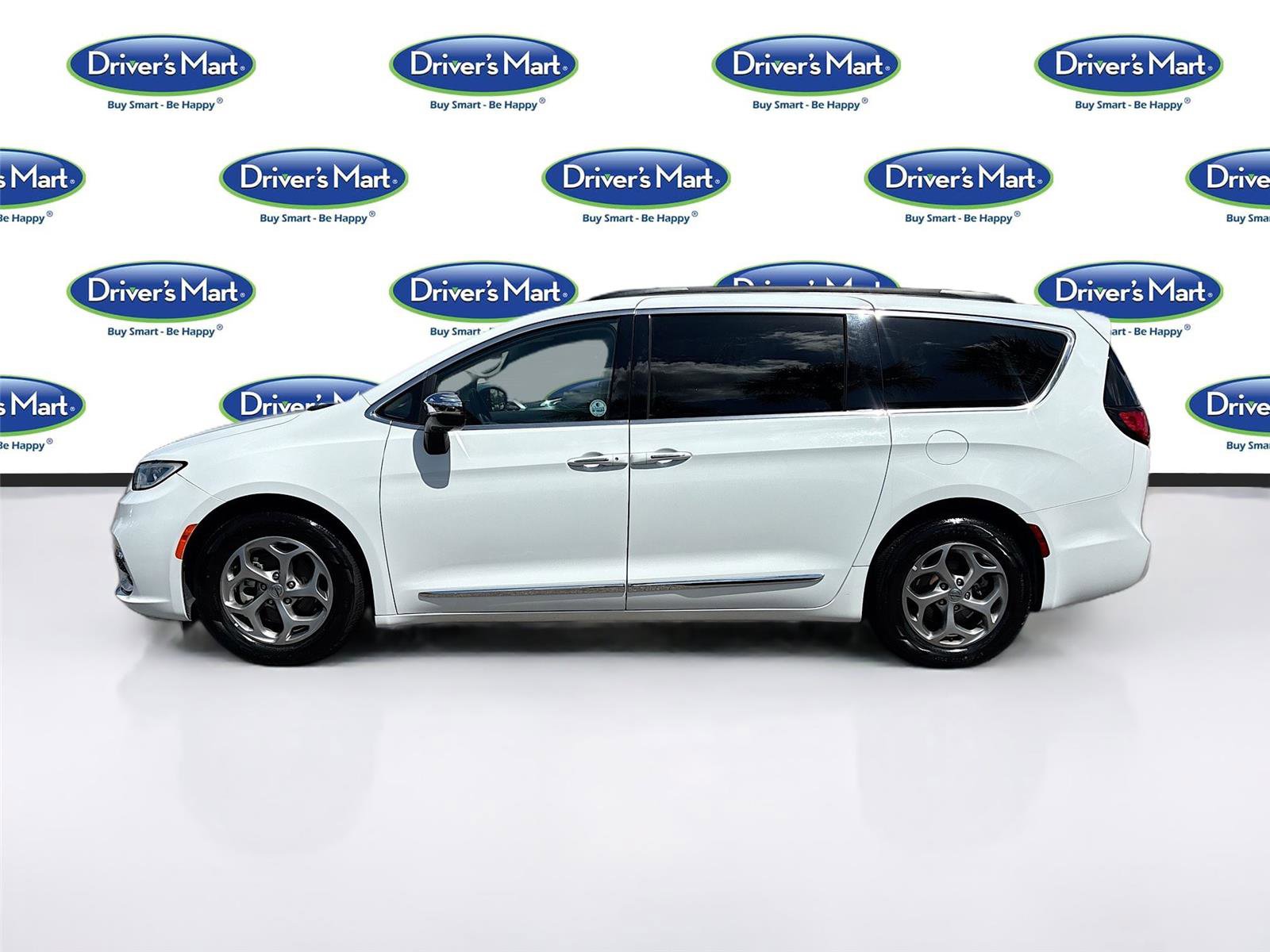 Used 2023 Chrysler Pacifica Limited image 4