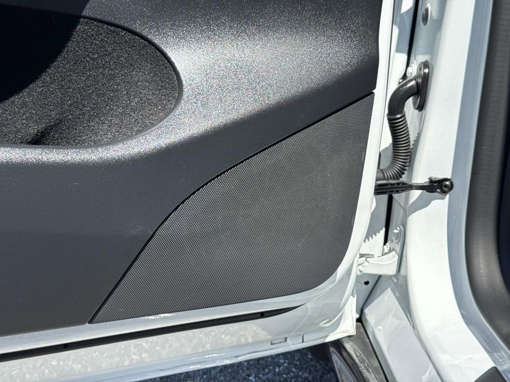 Used 2022 Tesla Model Y Long Range image 17