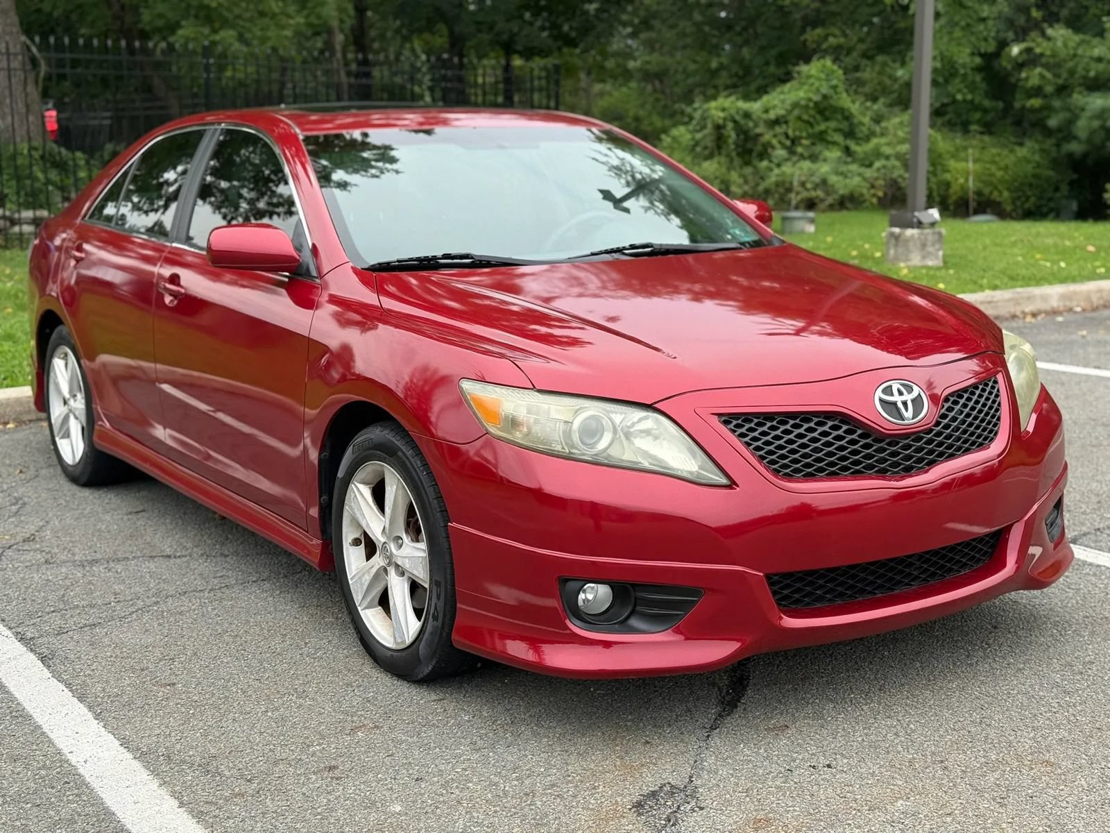 Used 2011 Toyota Camry SE w/ SE Extra-Value Pkg #1 FWD image 3