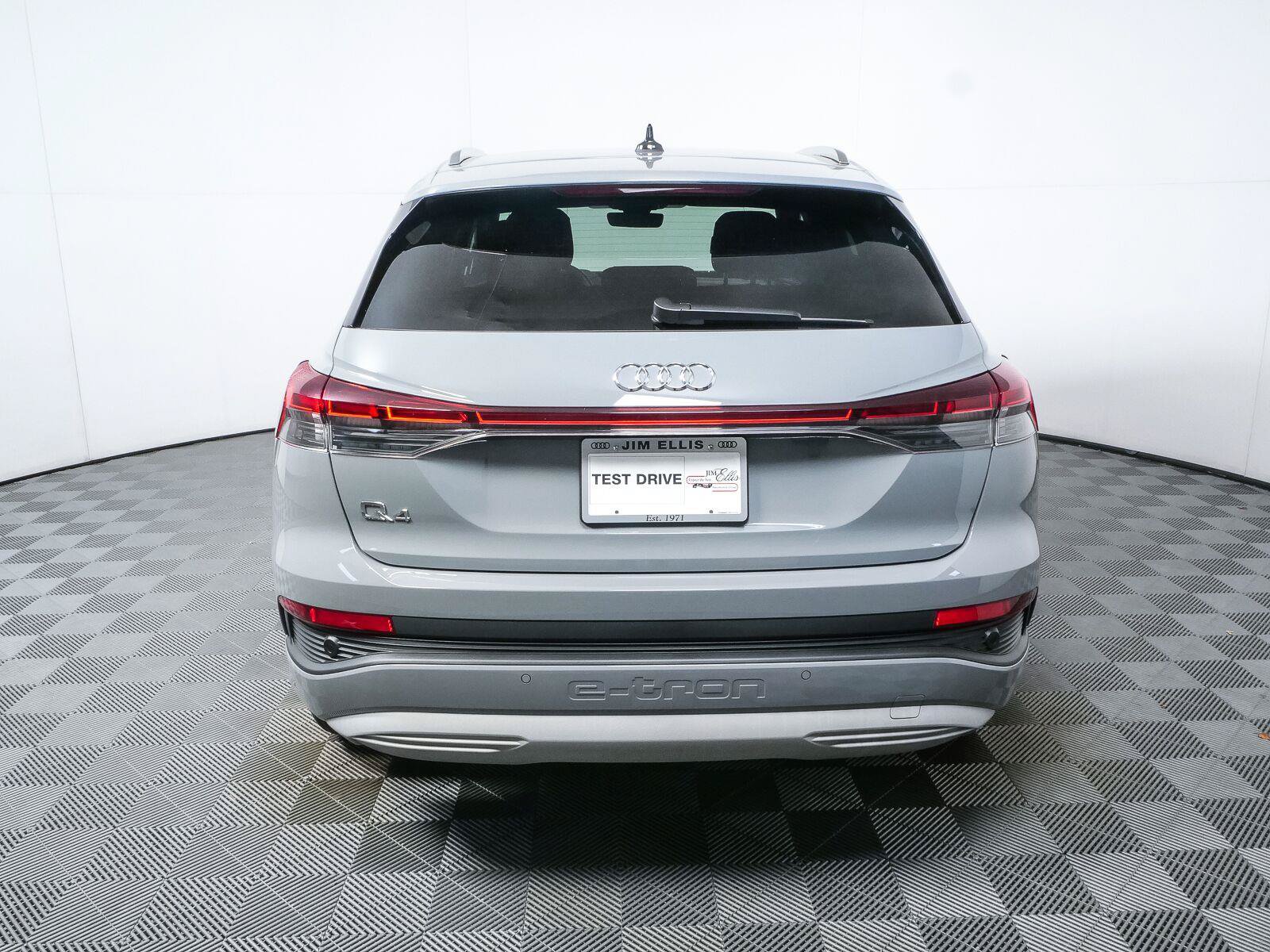 Used 2024 Audi Q4 e-tron Premium w/ Convenience Package RWD image 31