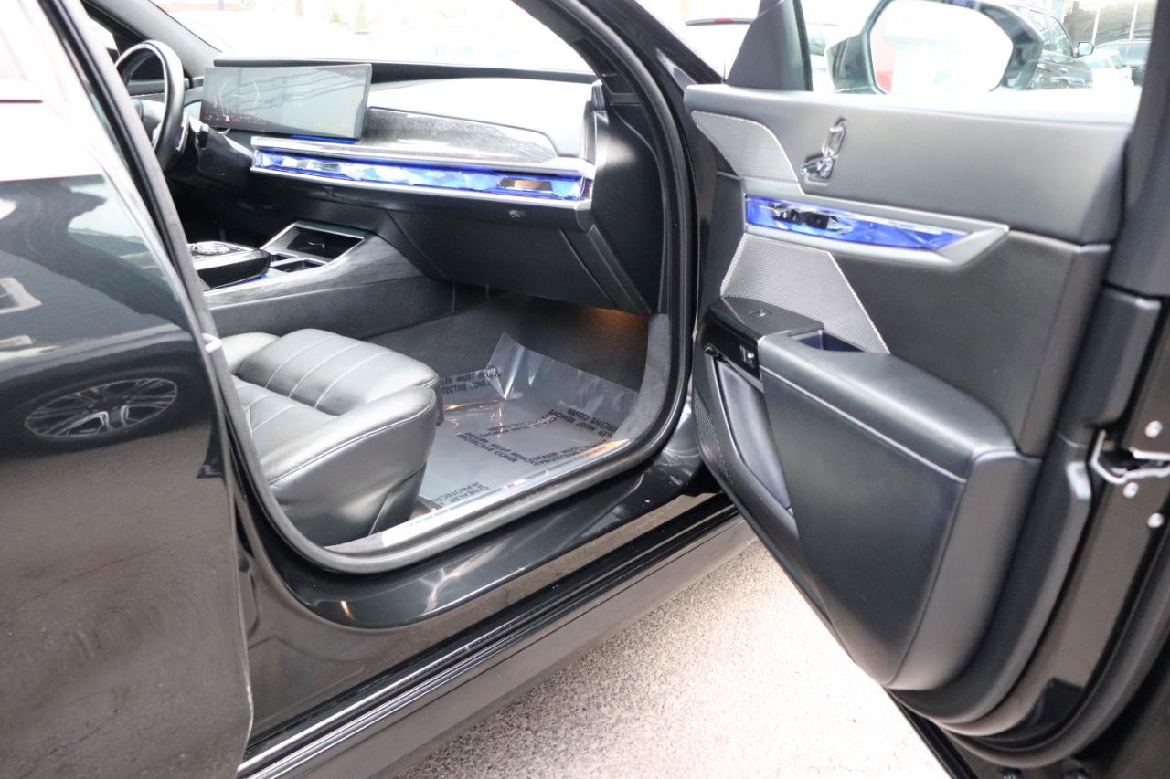 Used 2024 BMW 740i xDrive AWD/4WD image 15