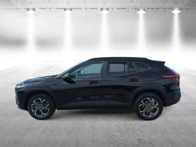 Used 2025 Chevrolet Trax LT FWD image 5