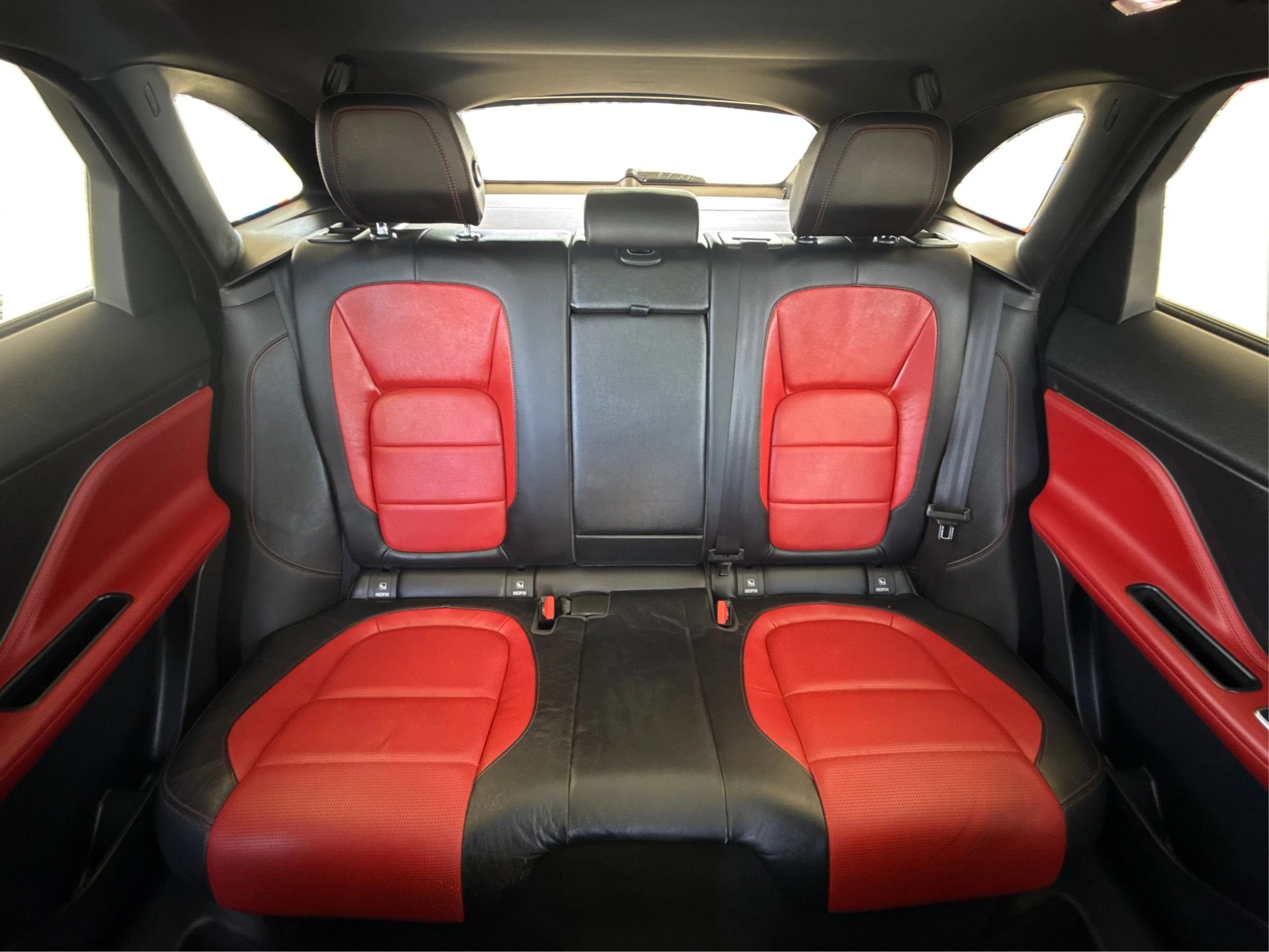 Used 2018 Jaguar F-PACE R-Sport image 27