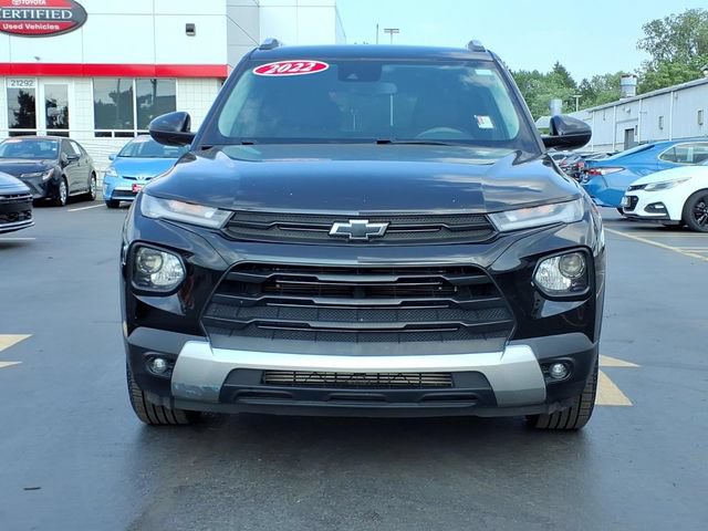 Used 2022 Chevrolet TrailBlazer LT w/ LPO, Blackout Package FWD image 2