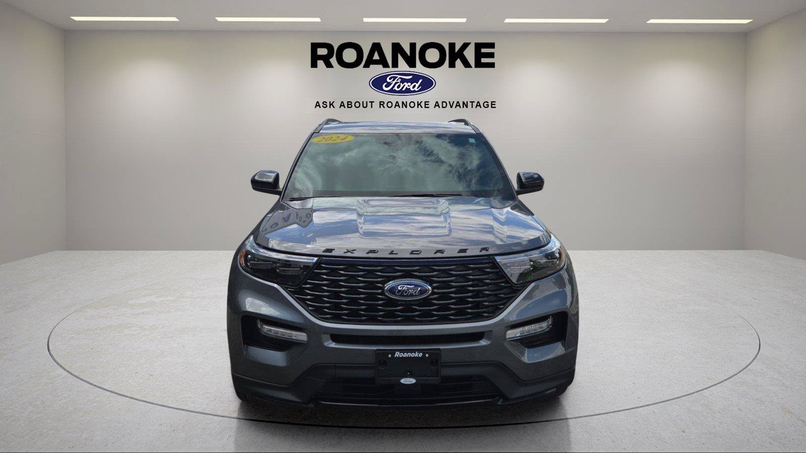 Used 2024 Ford Explorer ST-Line w/ Class IV Trailer Tow Package AWD/4WD image 8