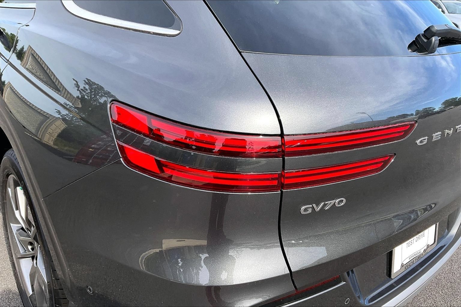 Used 2025 Genesis Electrified GV70 AWD/4WD image 23