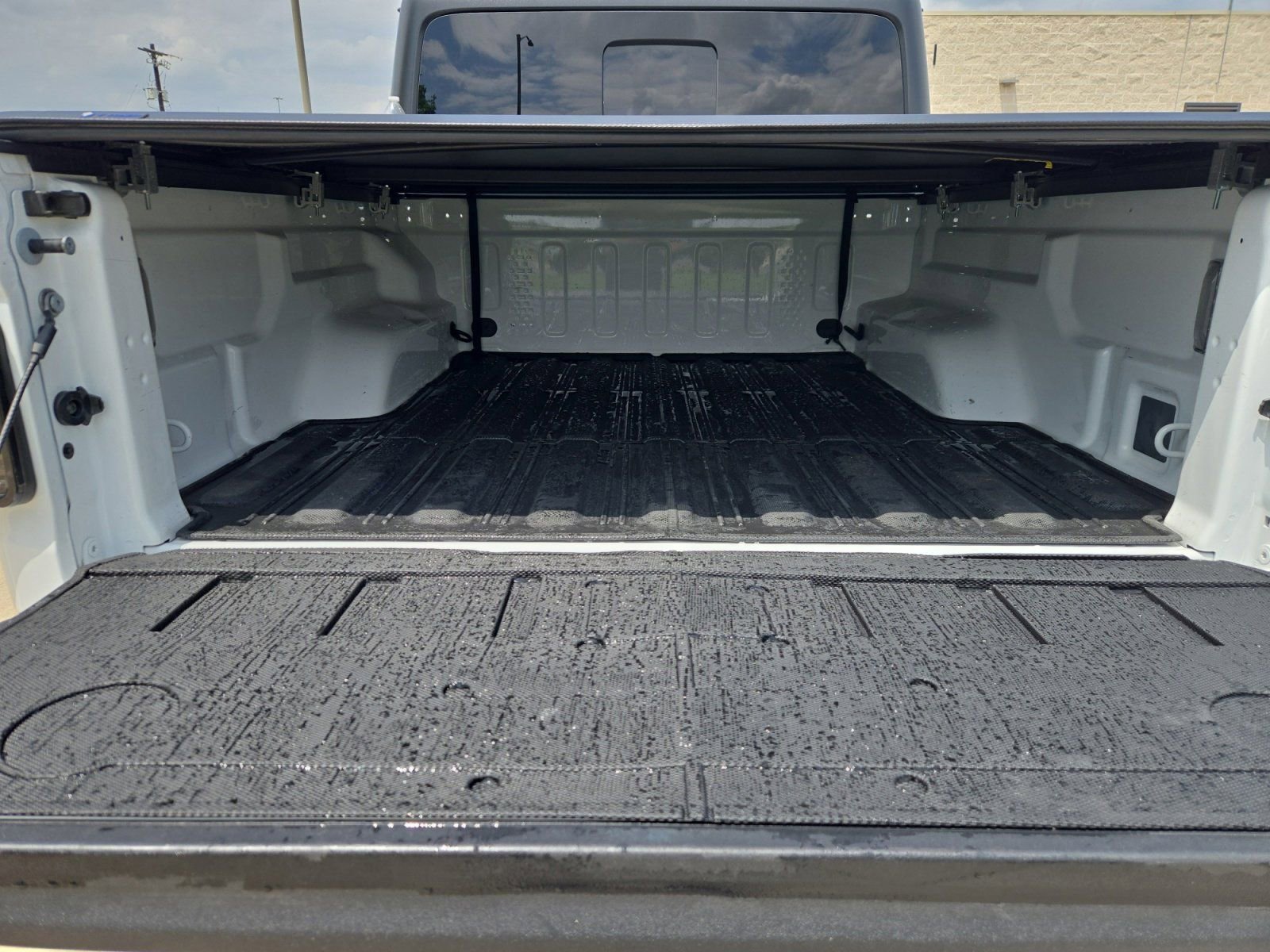 Used 2023 Jeep Gladiator Willys image 25