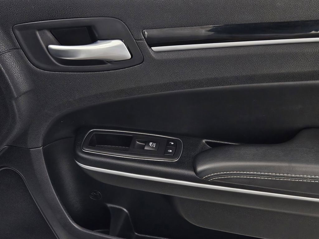 Used 2023 Chrysler 300 S image 34