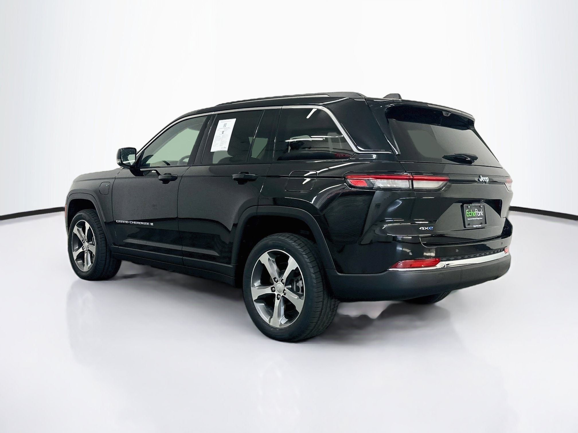 Used 2022 Jeep Grand Cherokee Limited 4xe w/ Luxury Tech Group II AWD/4WD image 5