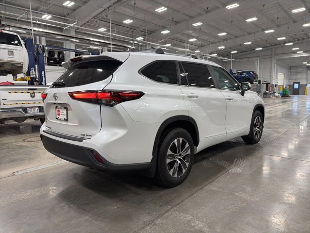 Certified 2024 Toyota Highlander AWD image 7