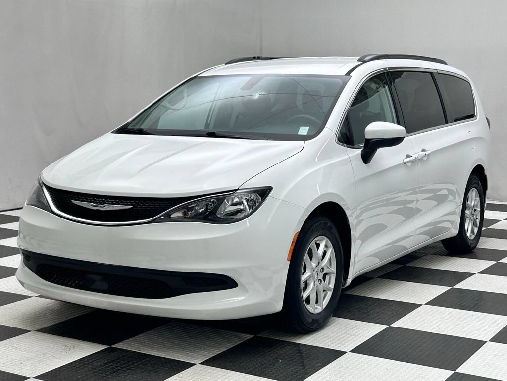 Certified 2021 Chrysler Voyager Lxi FWD image 4
