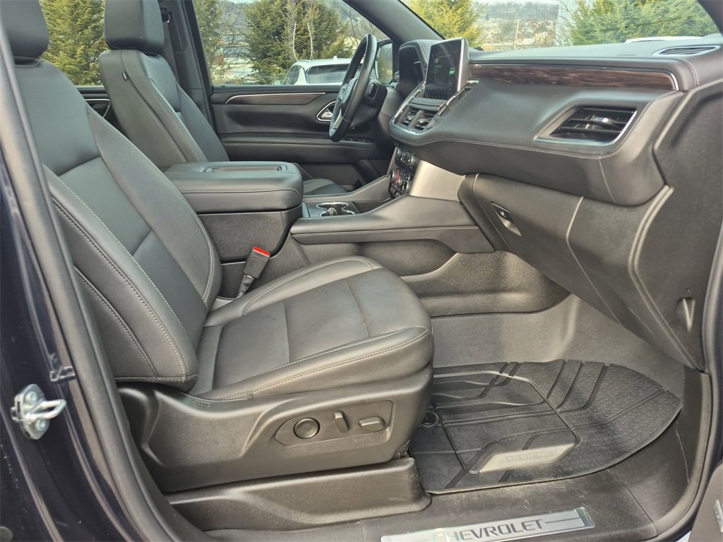 Used 2024 Chevrolet Suburban Z71 w/ Luxury Package image 32