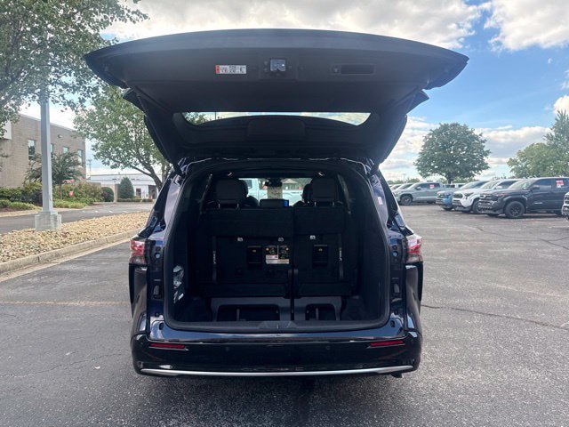 New 2026 Toyota Sienna Limited FWD image 8