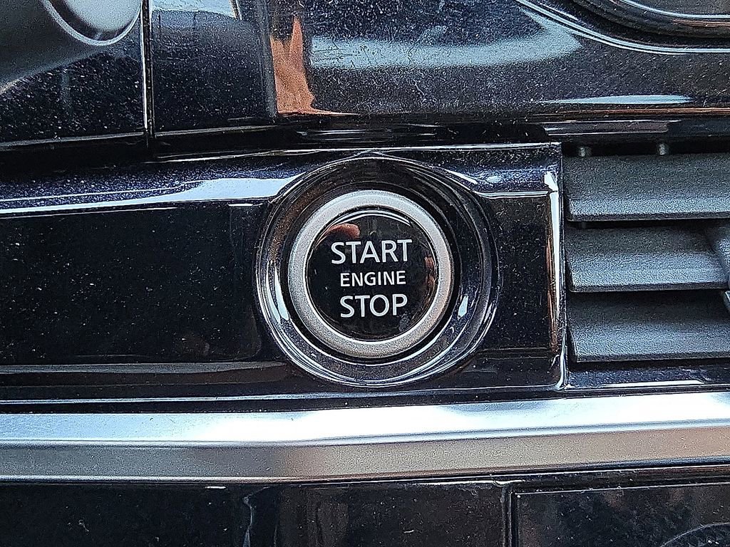 Used 2022 Nissan Pathfinder Platinum w/ Cargo Package image 32