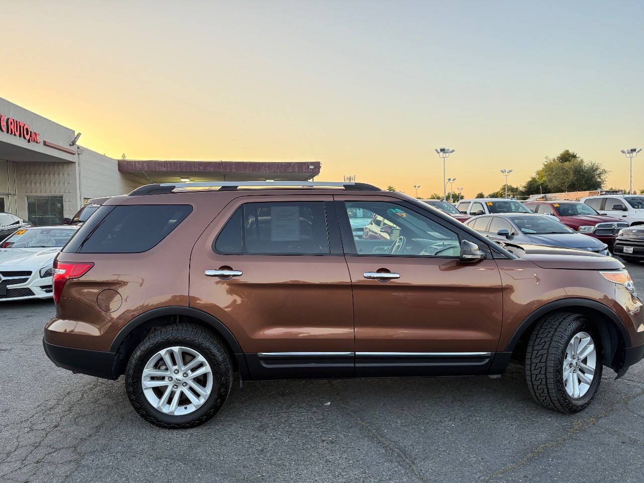 Used 2012 Ford Explorer XLT AWD/4WD image 9
