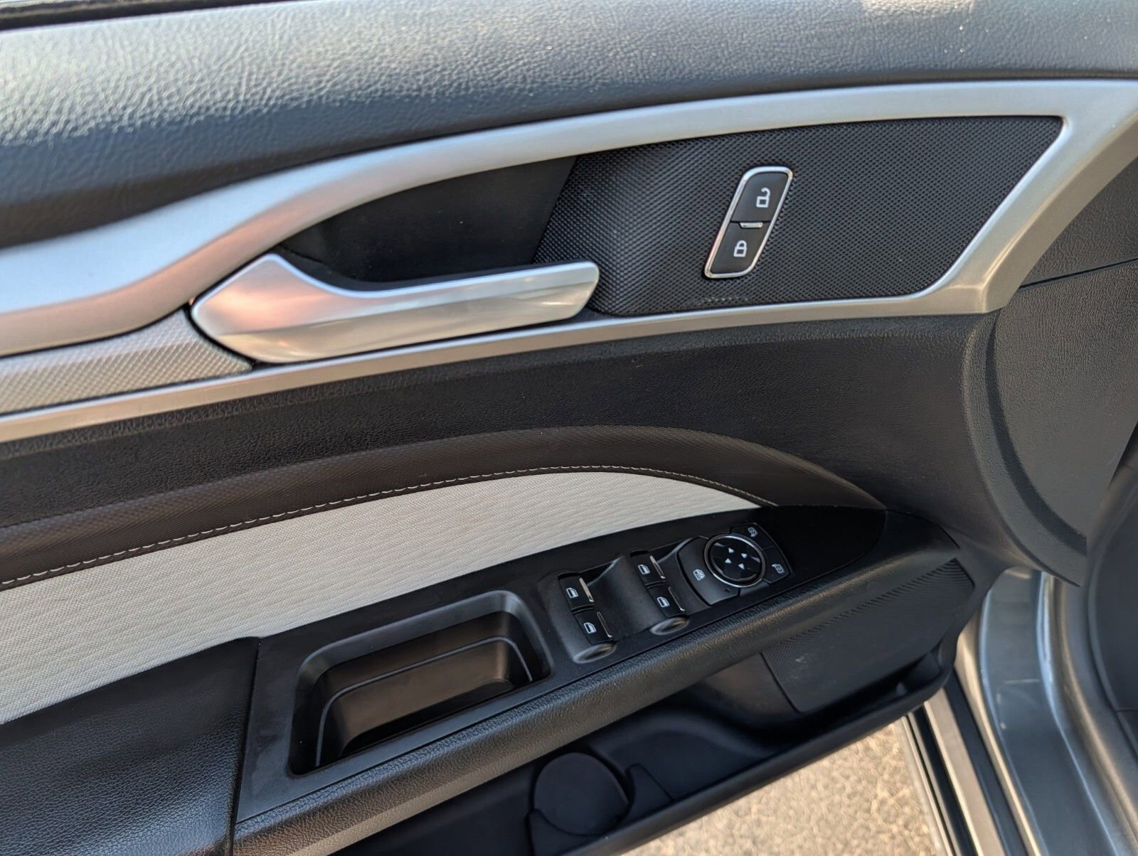 Used 2020 Ford Fusion SE w/ Equipment Group 151A image 25