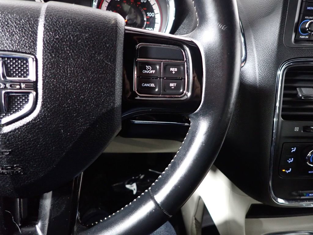 Used 2017 Dodge Grand Caravan SXT image 32