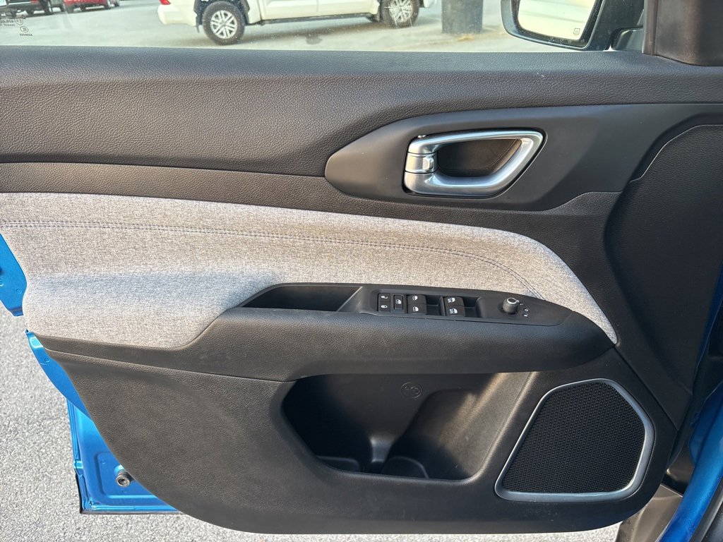 Used 2025 Jeep Compass Latitude image 19