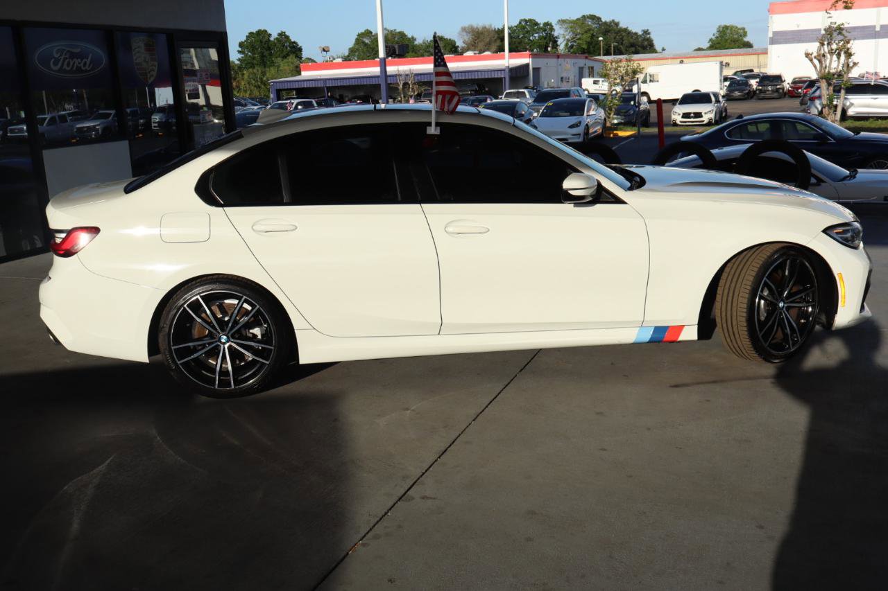 Used 2019 BMW 330i Sedan w/ M Sport Package RWD image 4