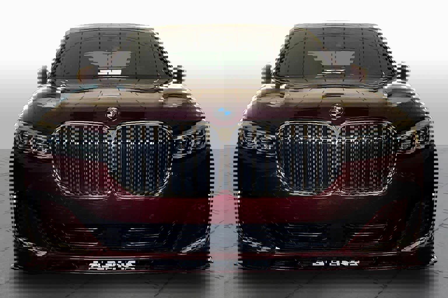 Used 2022 BMW ALPINA B7 xDrive w/ Luxury Rear Seating Package image 3