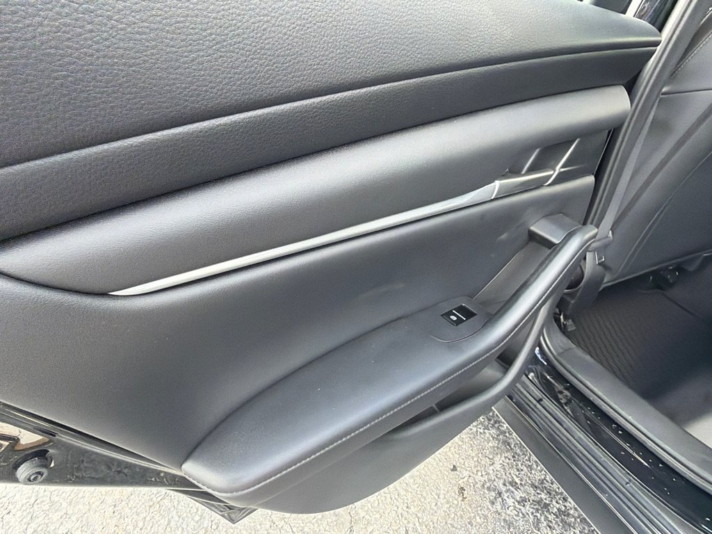 Used 2023 MAZDA MAZDA3 s FWD image 29