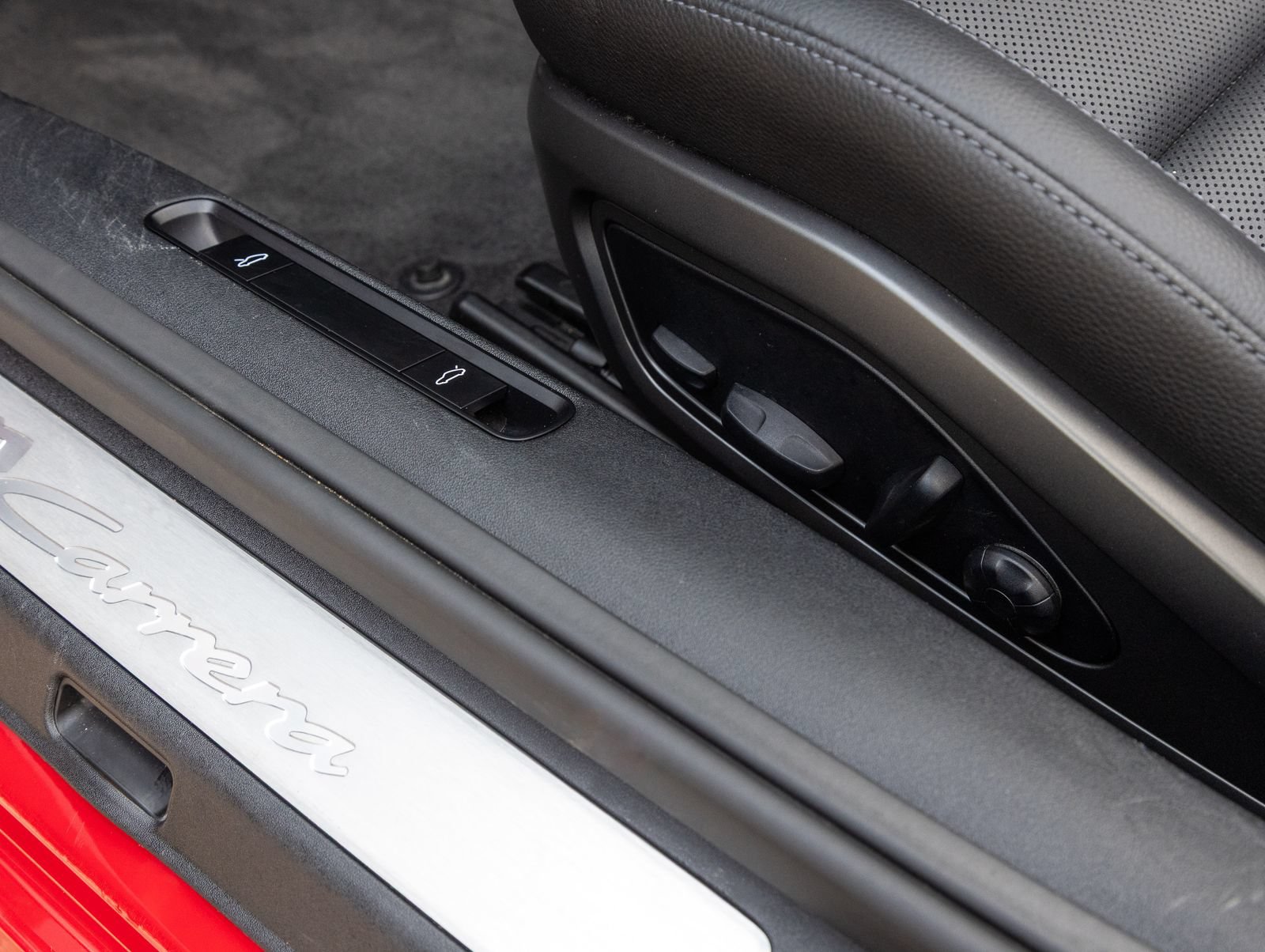 Certified 2022 Porsche 911 Carrera RWD image 24
