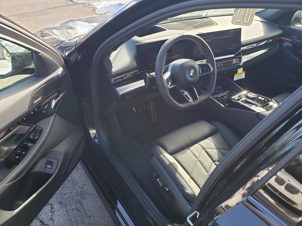 New 2026 BMW i5 eDrive40 w/ M Sport Package image 6