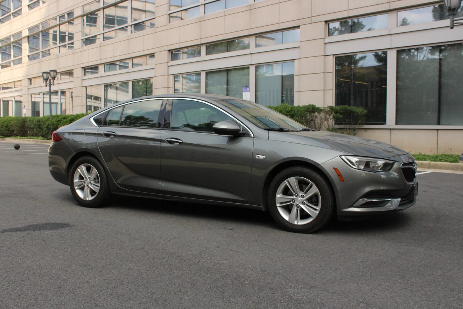Used 2018 Buick Regal Preferred w/ Sights and Sounds Package FWD image 2