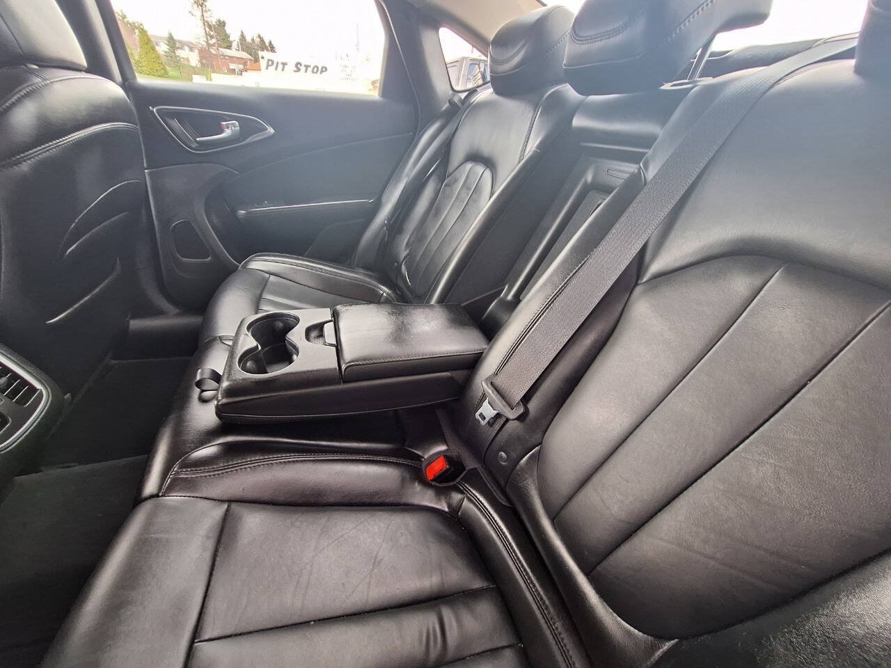 Used 2016 Chrysler 200 Limited Platinum w/ Comfort & Convenience Group FWD image 19