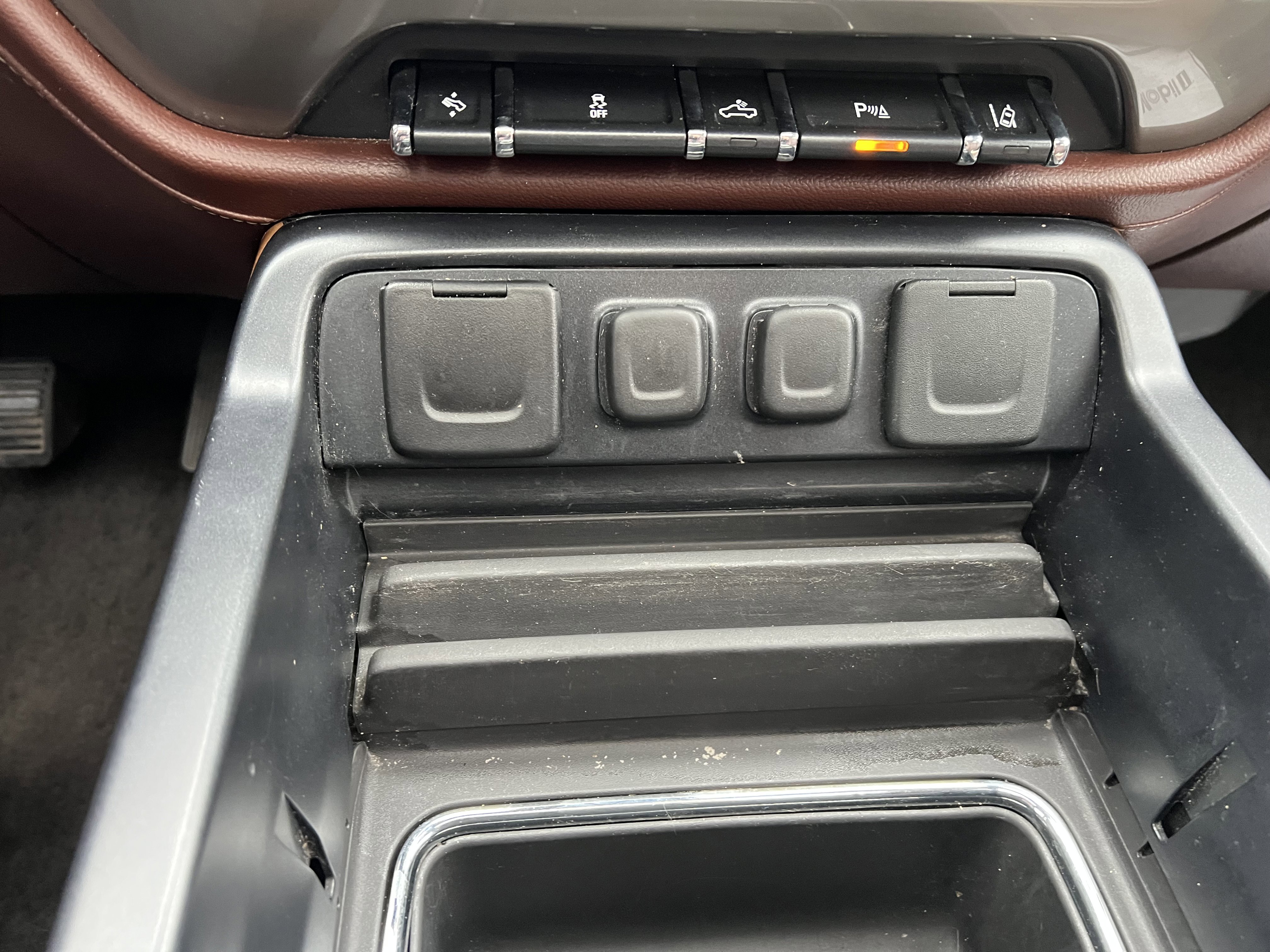 Used 2015 Chevrolet Silverado 1500 High Country w/ High Country Premium Package image 23