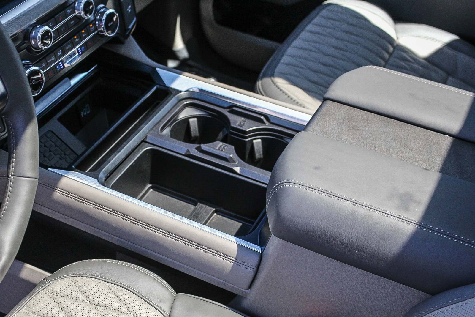 New 2025 Ford F350 Platinum w/ Platinum Plus Package image 21