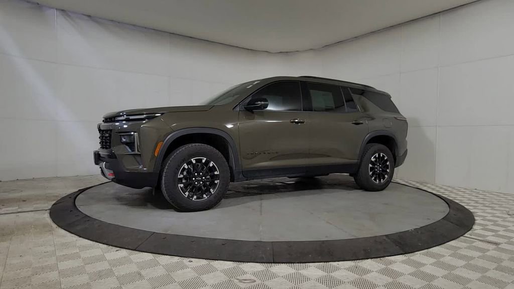 Used 2025 Chevrolet Traverse Z71 w/ Enhanced Driving Package image 4