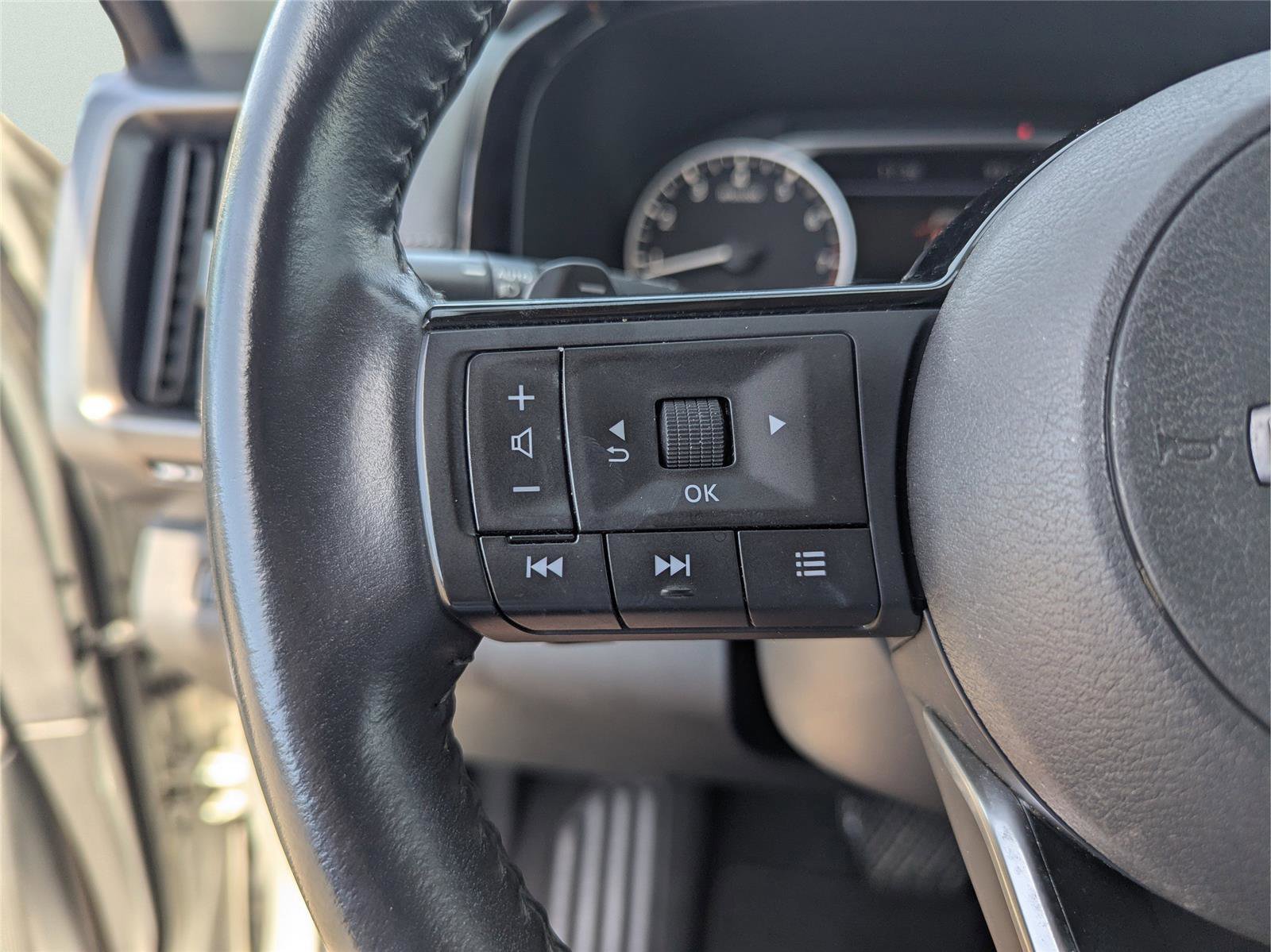 Used 2023 Nissan Pathfinder SL image 34