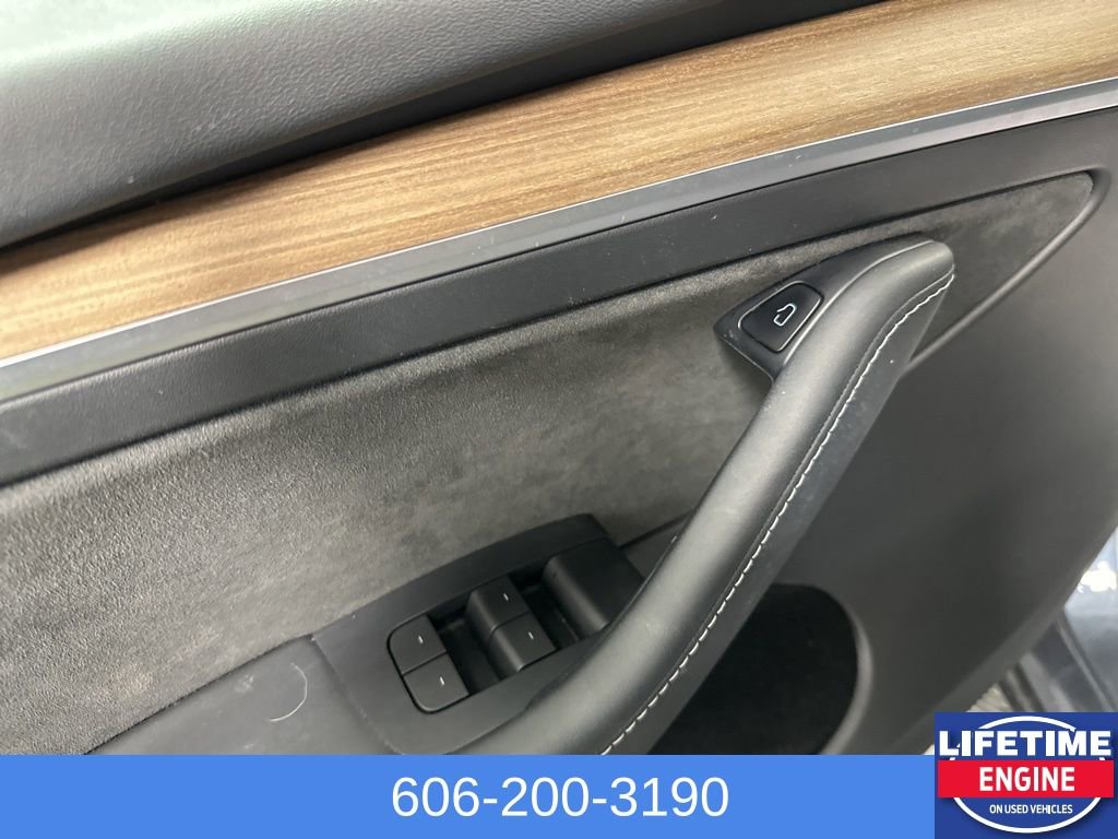 Used 2022 Tesla Model Y Long Range image 13