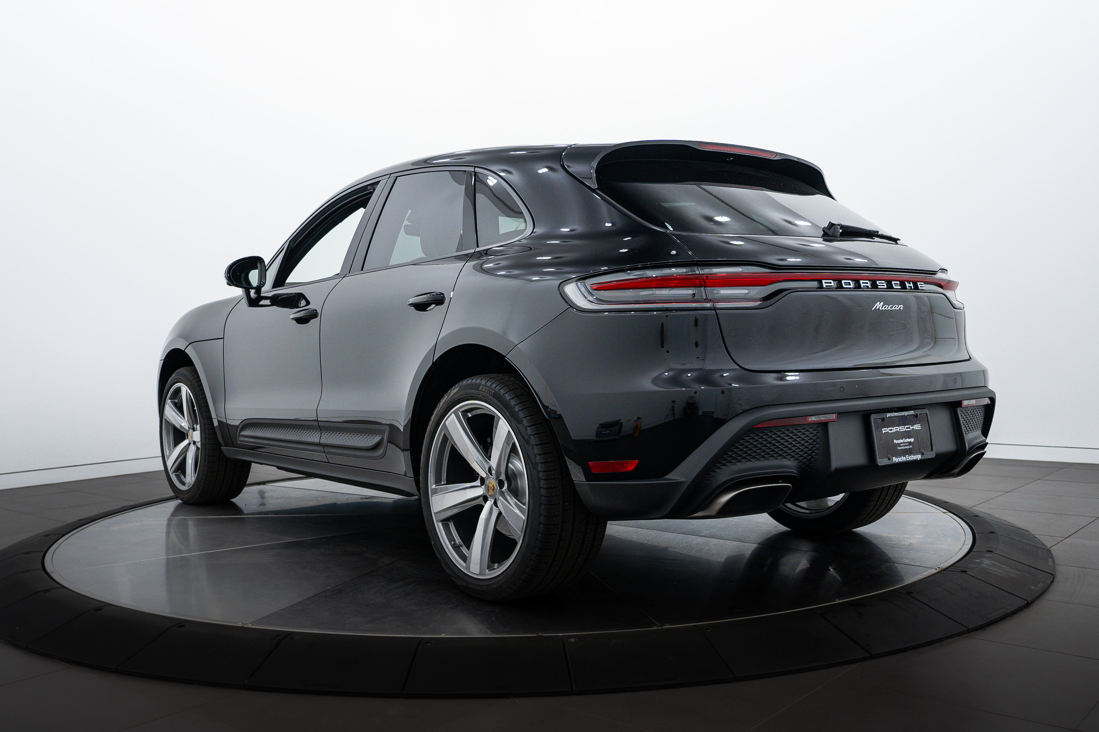 New 2025 Porsche Macan image 3