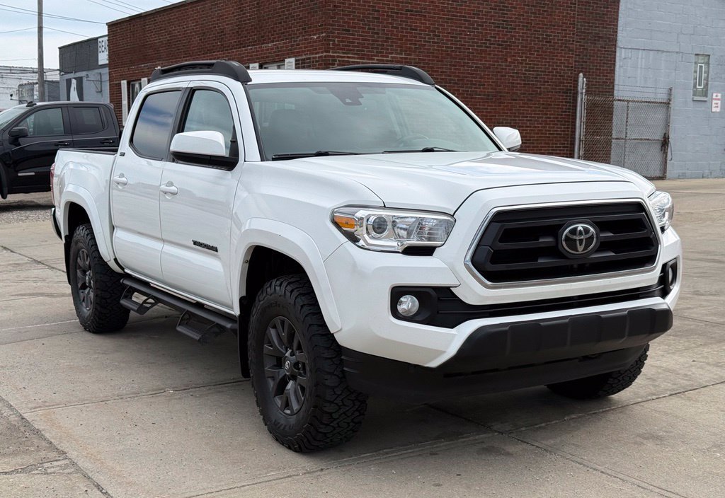 Used 2020 Toyota Tacoma SR5 w/ Blackout Package AWD/4WD image 4