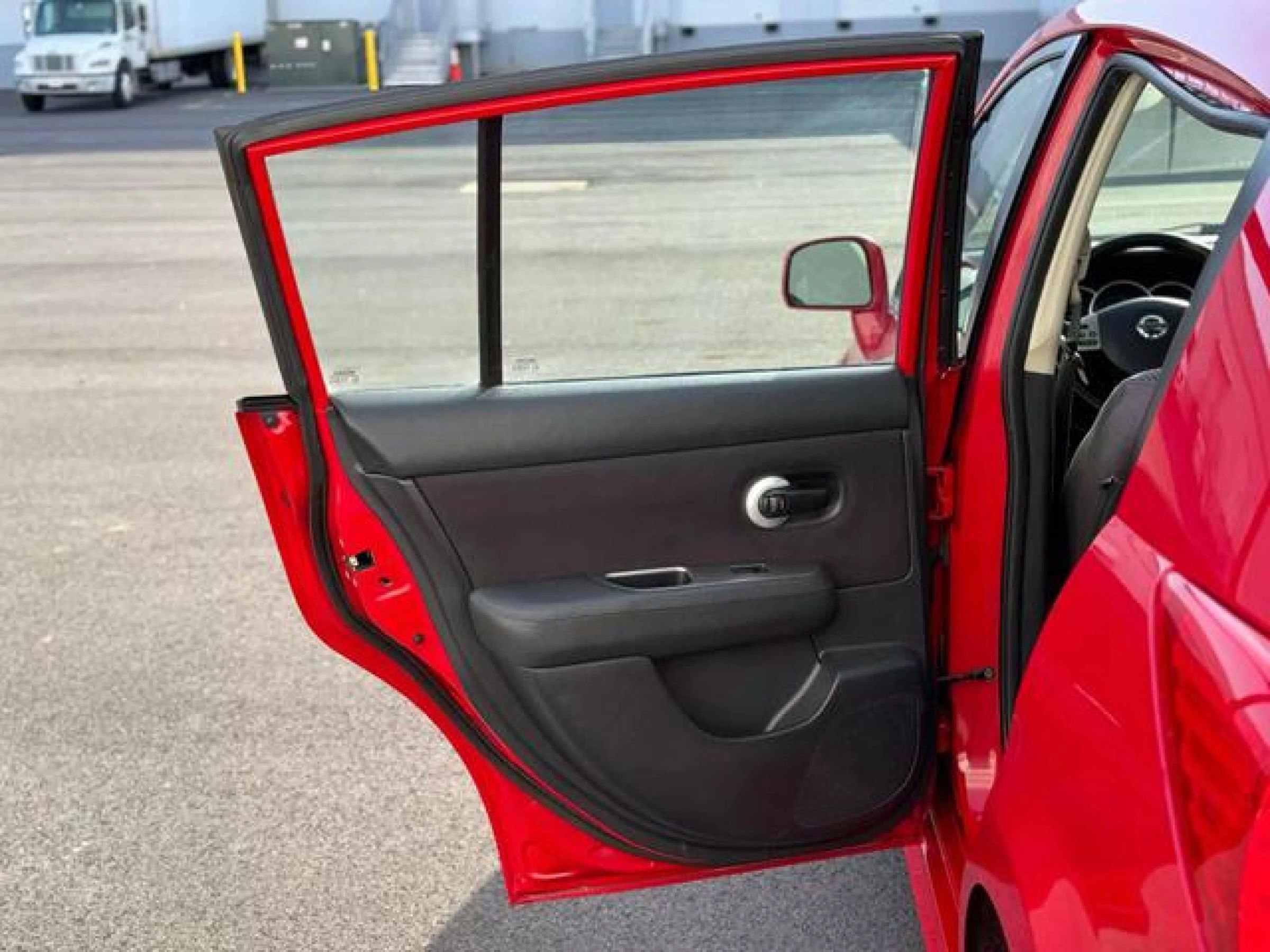 Used 2012 Nissan Versa Hatchback FWD image 35
