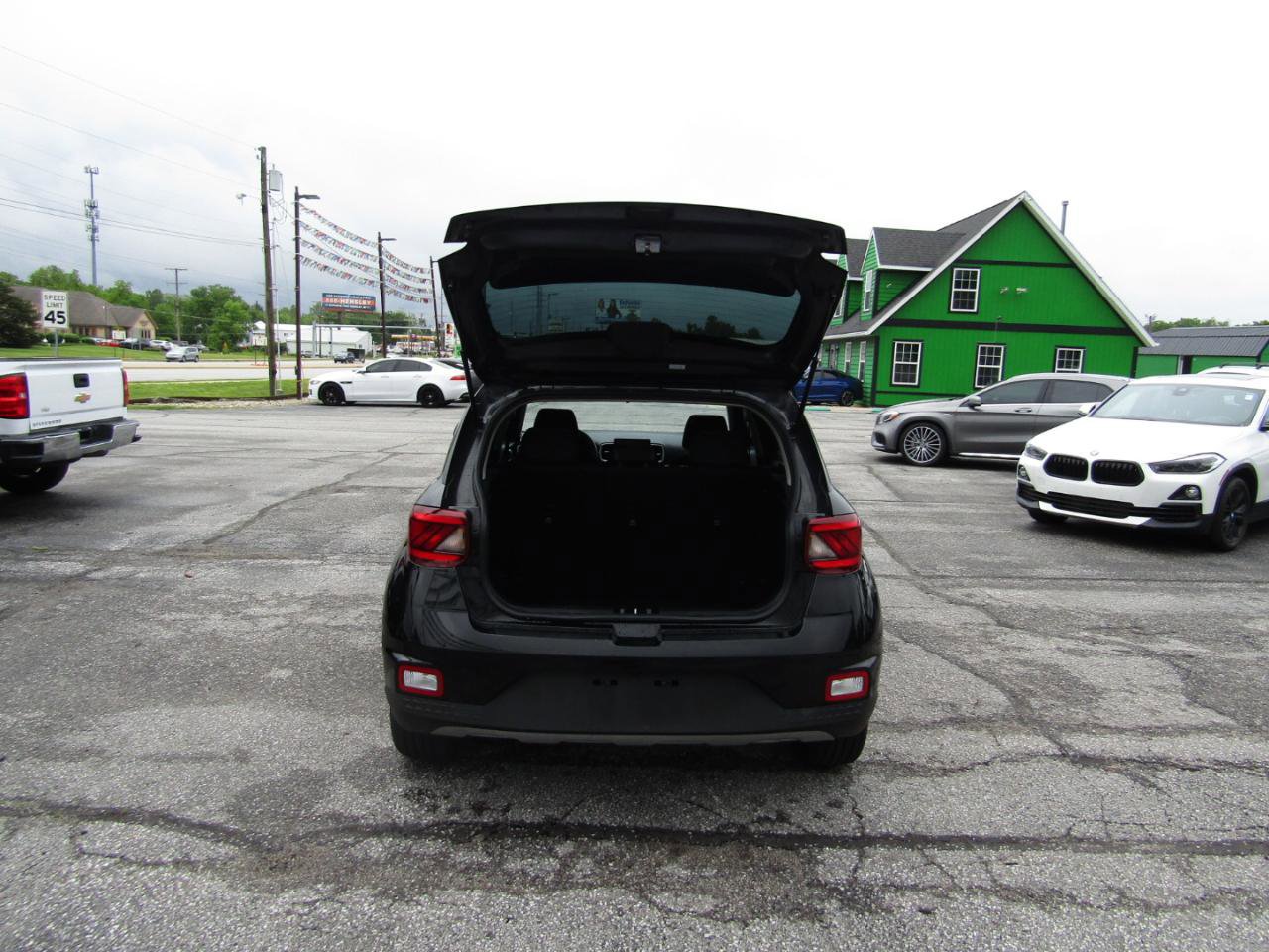 Used 2022 Hyundai Venue SEL FWD image 22