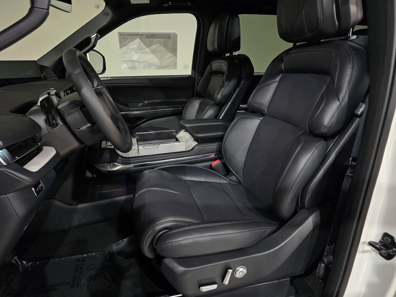New 2025 Lincoln Navigator Reserve w/ Jet Appearance Package AWD/4WD image 20