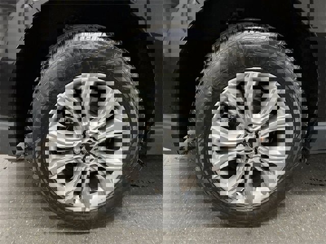 Used 2024 Ford Edge Titanium image 32