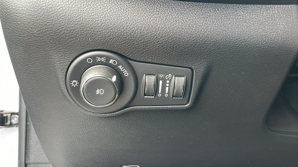 Used 2026 Jeep Compass Latitude AWD/4WD image 31