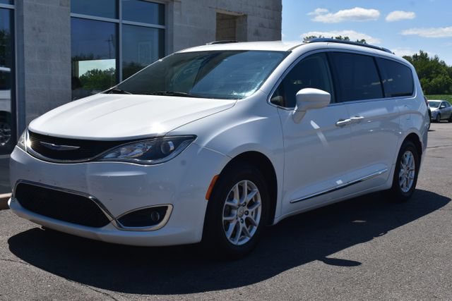 Used 2020 Chrysler Pacifica Touring-L FWD image 17