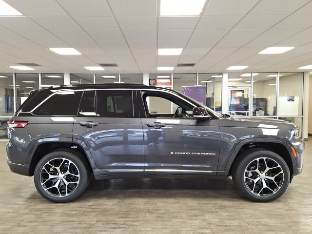 New 2025 Jeep Grand Cherokee Summit image 8