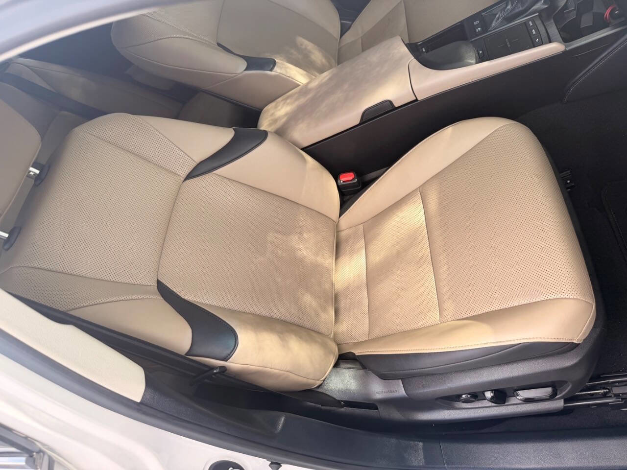 Used 2020 Lexus ES 300h FWD image 33