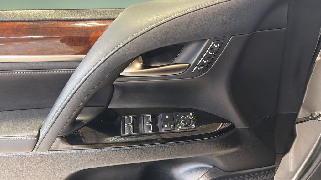 Used 2016 Lexus LX 570 4WD image 10