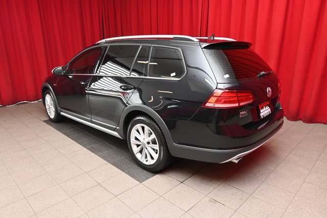 Used 2019 Volkswagen Golf Alltrack S image 3
