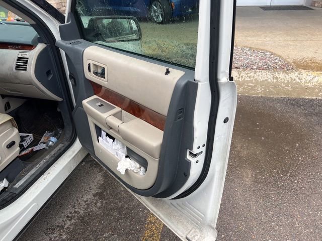 Used 2009 Ford Flex Limited FWD image 15